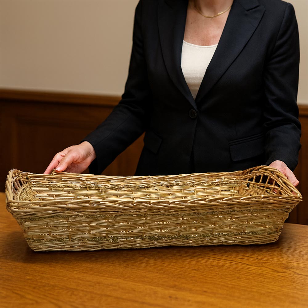 Cesta contenitore rettangolare in vimini intrecciato a mano con bordi rialzati