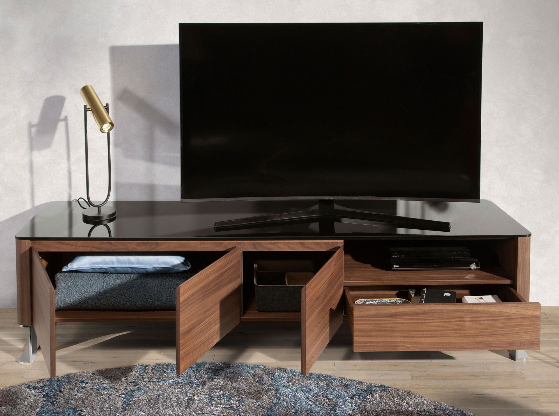 Mobile TV noce, acciaio cromato e piano in vetro nero