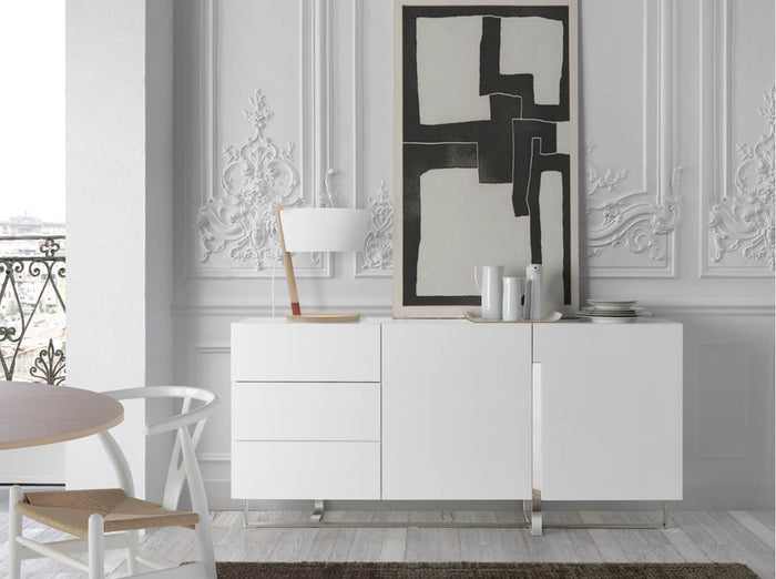 Credenza in legno bianco e acciaio cromato