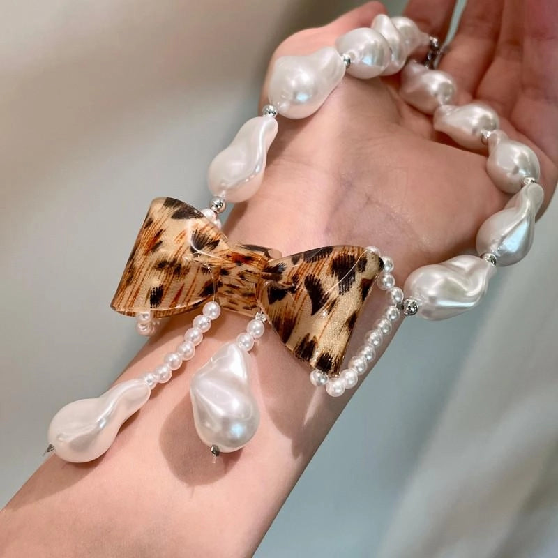 Collana di perle a forma di fiocco fatta a mano, regalo di Natale o di compleanno.