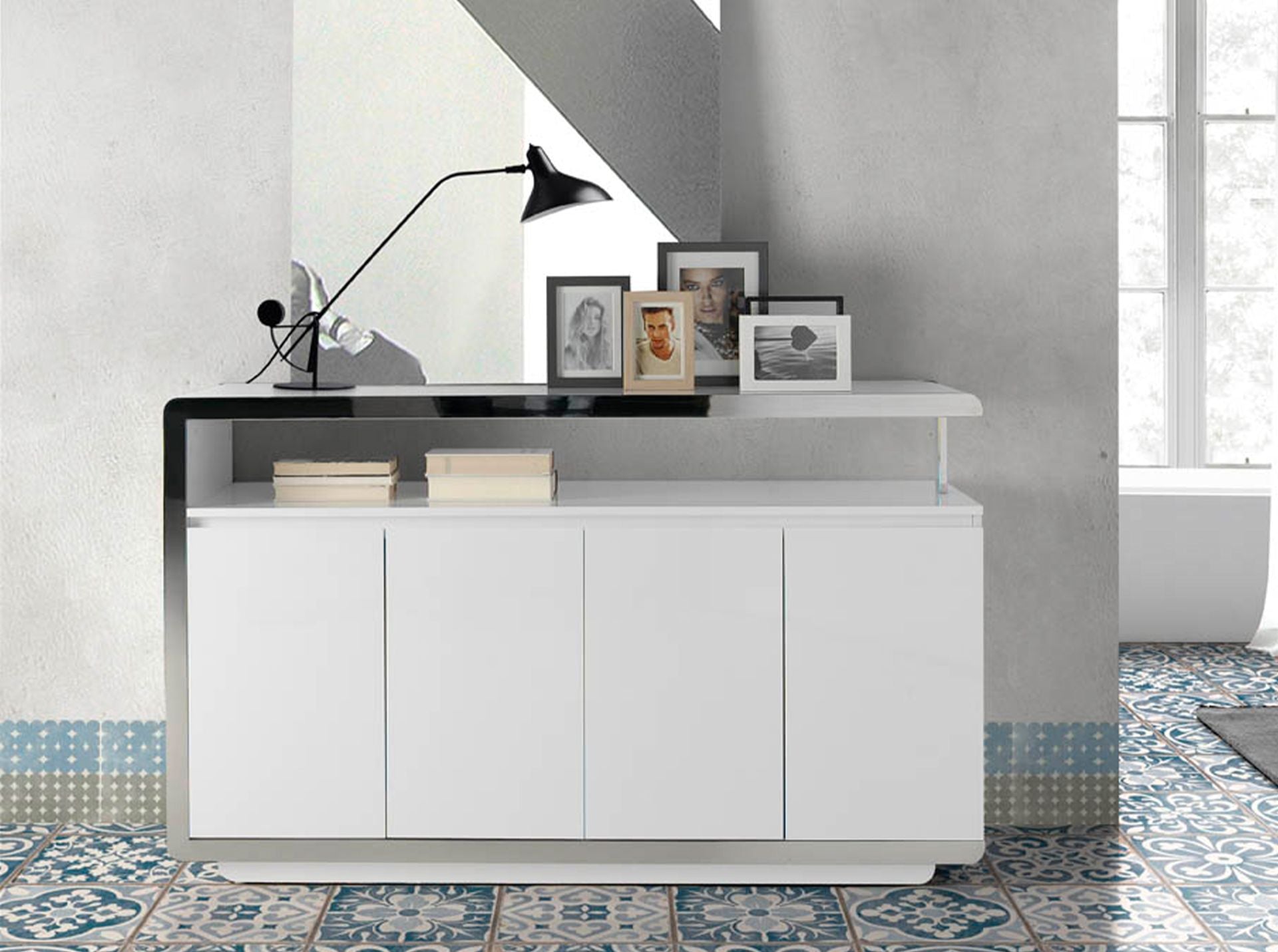 Credenza legno bianco e base in acciaio cromato