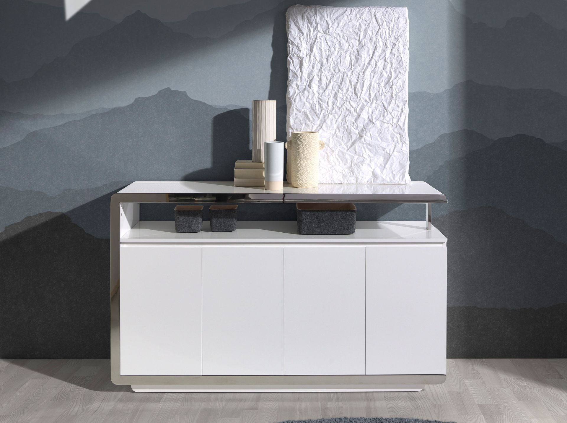 Credenza legno bianco e base in acciaio cromato