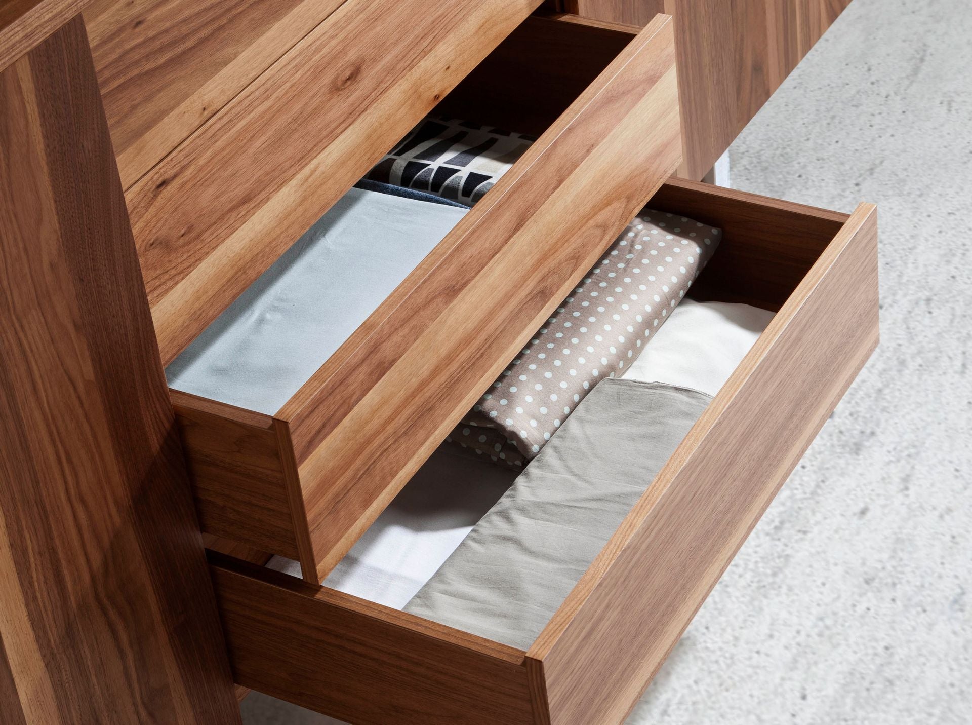 Credenza noce e acciaio cromato