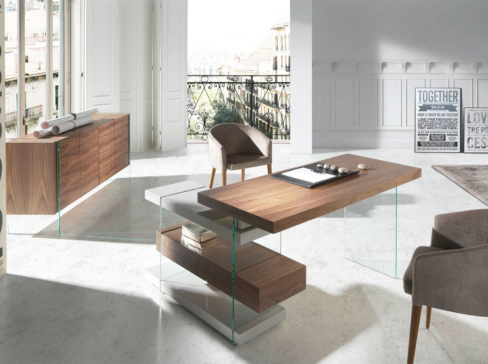 Credenza in noce e vetro temperato