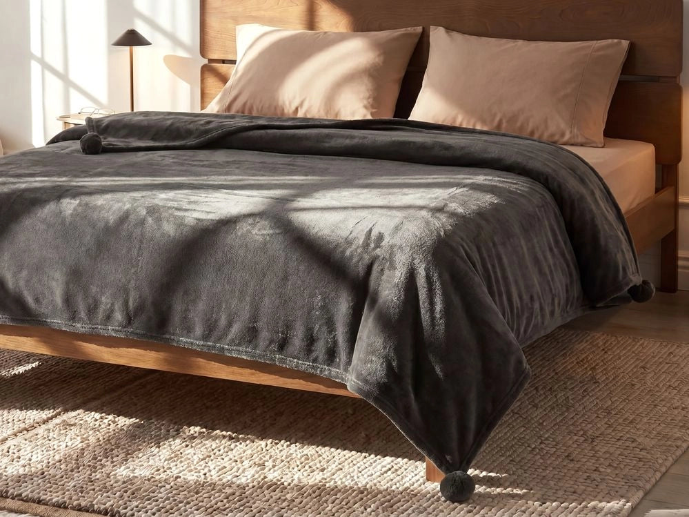 Coperta grigia copriletto 200 x 220 cm con pon pon morbido copriletto plaid