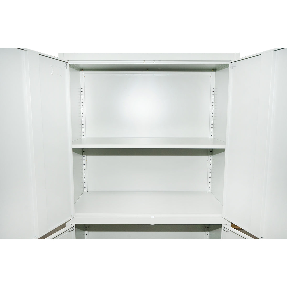 Armadio metallico con 4 ante completamente sicure 1800x900x400mm