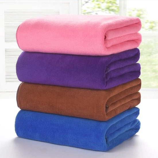 Asciugamano per adulti – Asciugamano in microfibra di velluto a doppia faccia – Secchezza rapida e assorbimento forte – Adatto per salone di bellezza, spiaggia o uso domestico – Rosso scuro (70 x 140 cm)