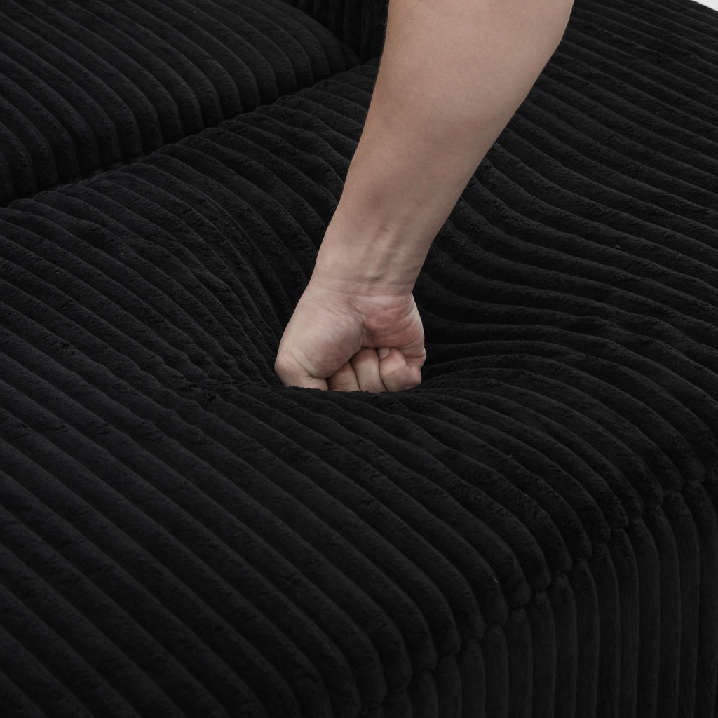 Poltrona Oversize con Poggiapiedi e Tasche Laterali; Seduta Profonda; Poltrona Imbottita in Velluto a Coste Nero