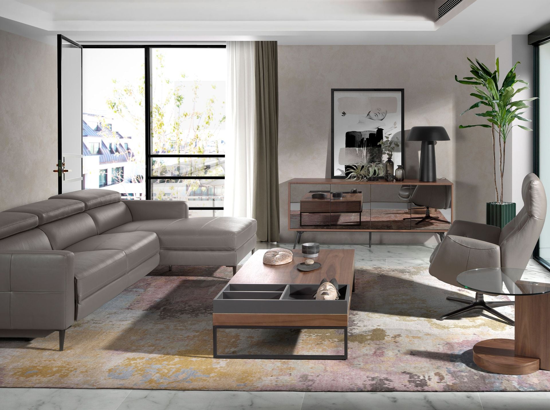 Credenza in vetro nero a specchio, noce e acciaio nero