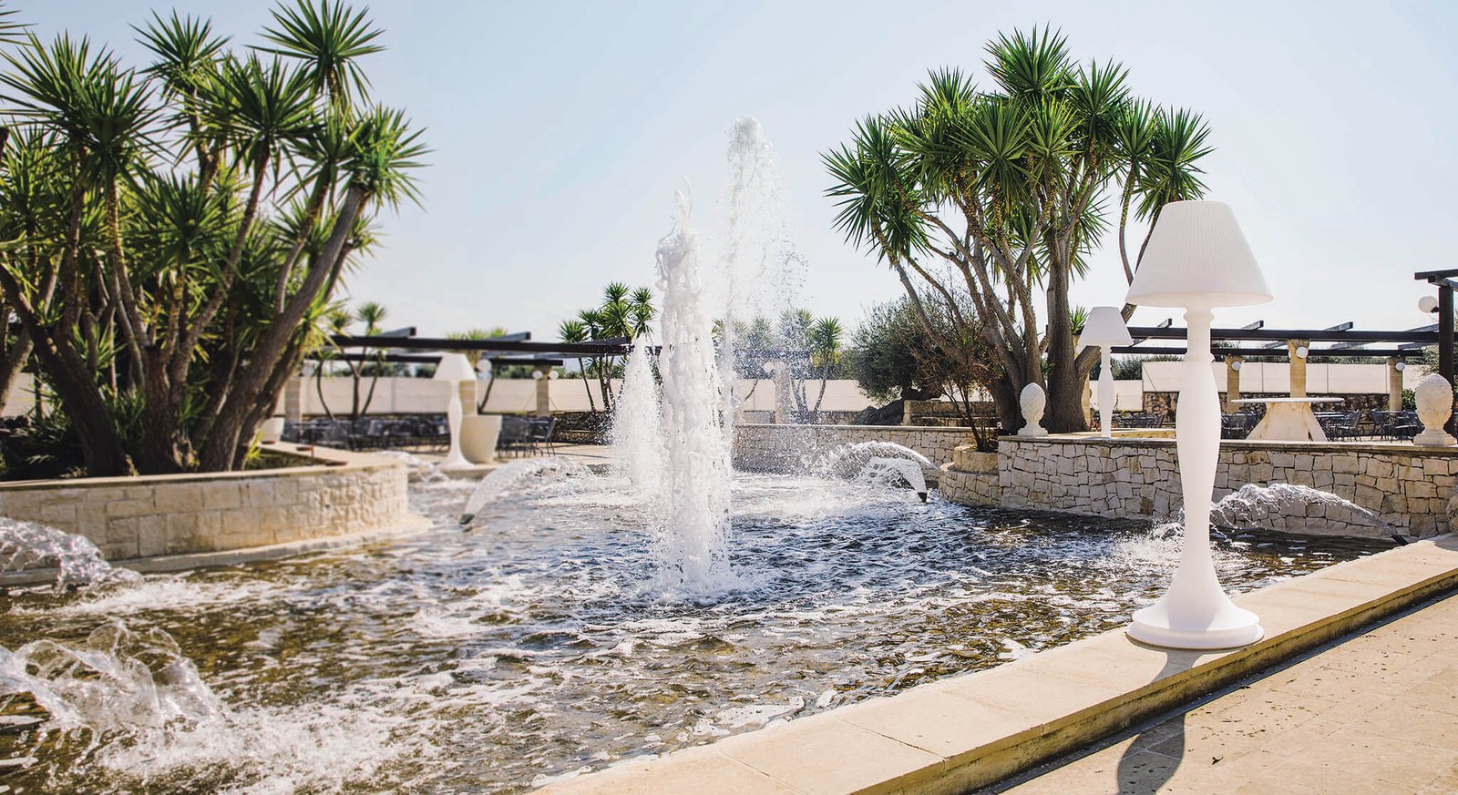 Lampada per esterno o interno in Polipropilene cm 60x60x180 - AUBERON