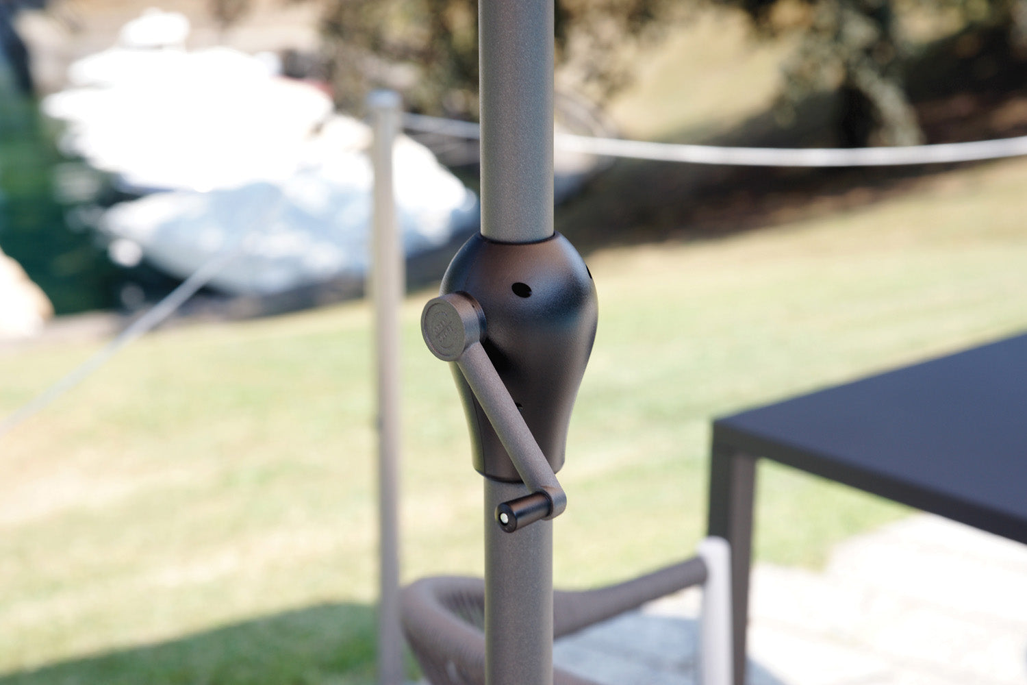 Ombrellone  Ovale A Palo Centrale 2X4 - Antracite Ed Ecru' 1 Pz