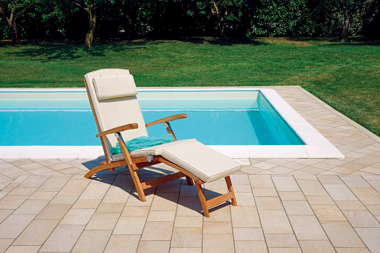 Poltrona Steamer reclinabile con cuscino Ecrù sfoderabile