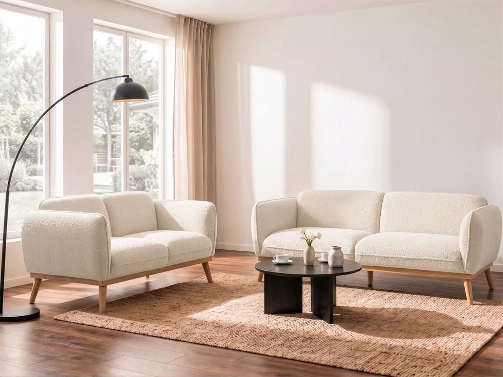 Set da salotto in stile scandinavo con divani a 2 e 3 posti, gambe affusolate in legno e rivestimento in bouclé beige chiaro
