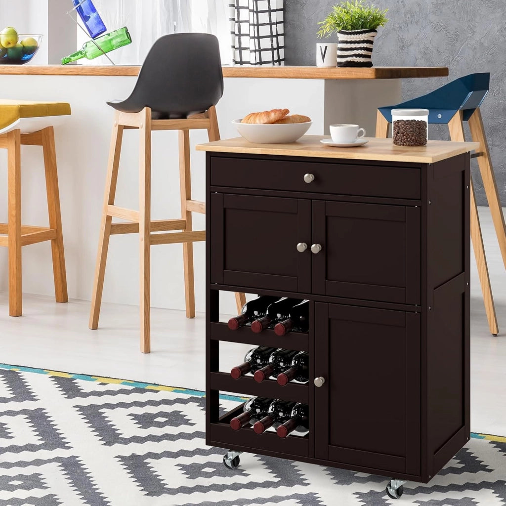 Carrello da Cucina, con Portabottiglie Tre Ante e Ruote, Credenza Cucina in Legno di Pino e MDF, Ideale per Soggiorno e Cucina, 67 x 37 x 86 cm (Marrone)