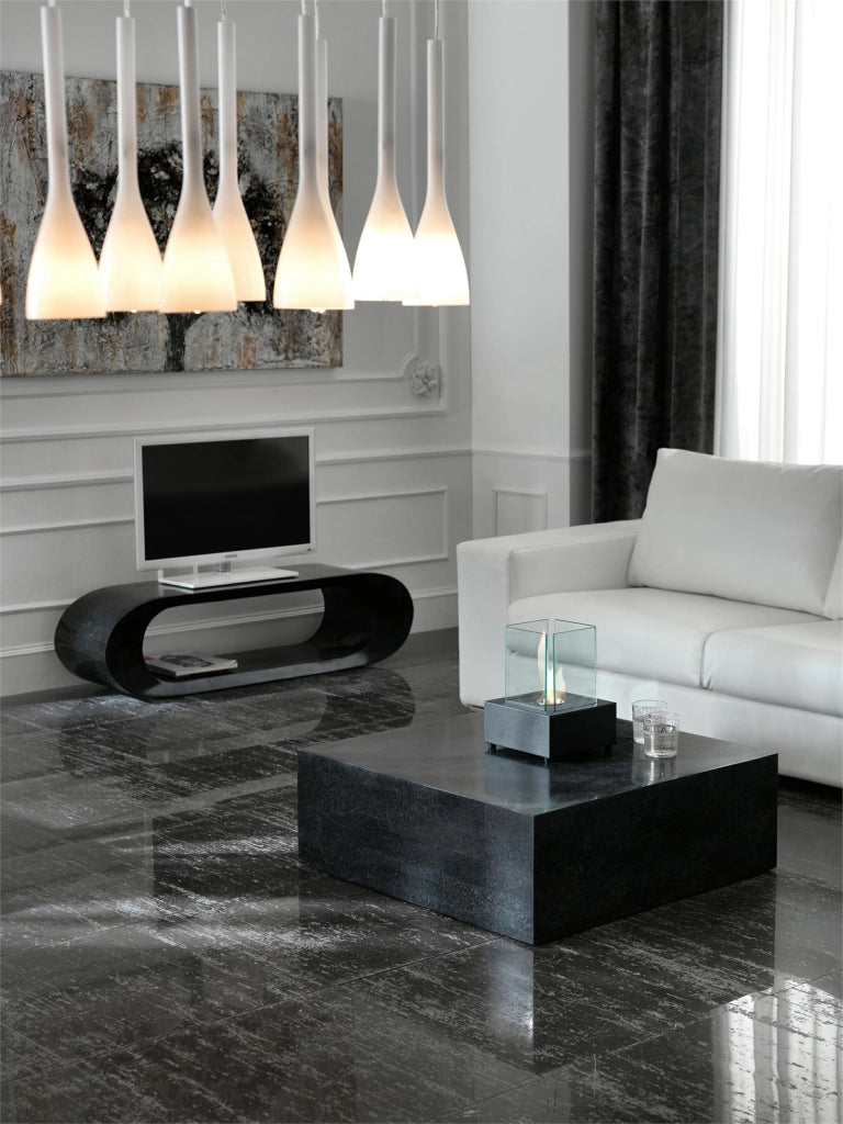 Tavolino Nanay Black Stone in pietra fossile nera e compensato marino - Struttura geometrica quadrata moderna 80x80x28 cm - Design di lusso