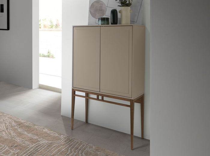Credenza alta beige e noce