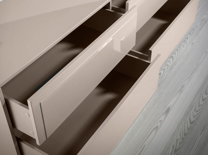 Credenza in legno beige e noce