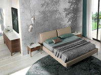 Credenza in noce con piano in vetro a imitazione del marmo