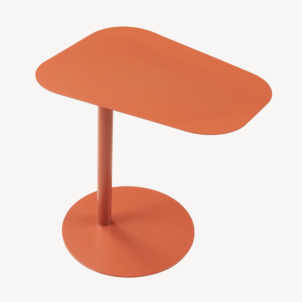 Tavolino Laterale da Divano Nastätten Metallo Piano Trapezoidale - Rosso Mattone Opaco [en.casa]