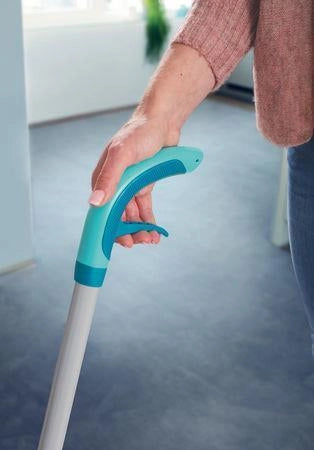 Leifheit 56690 Easy Spray XL Lavapavimenti con Nebulizzatore Microfibra Secco e Bagnato 42 cm colore Verde Bianco