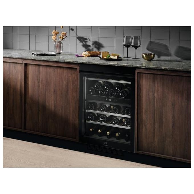 Electrolux EWUD040B8B Cantinetta Vino ad incasso Serie 800