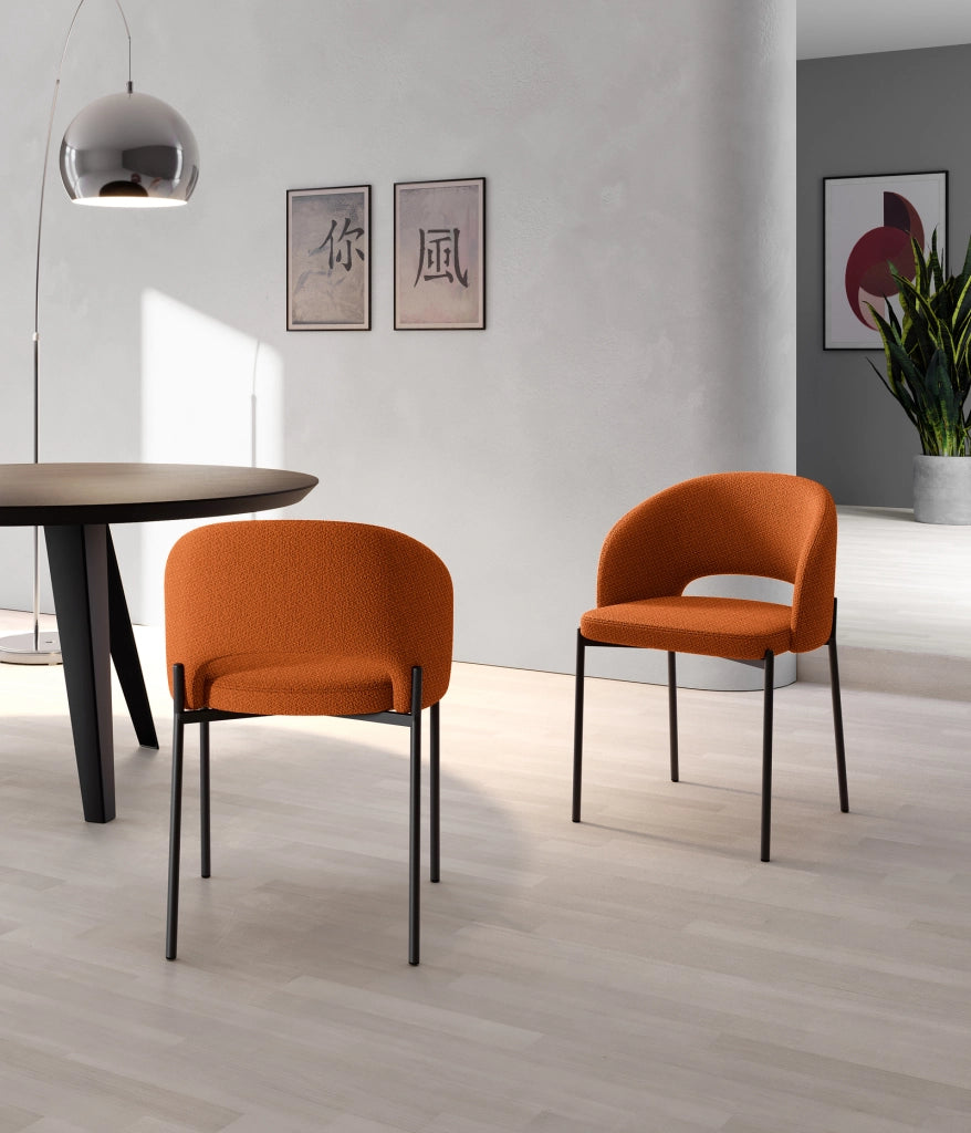 Sedia da pranzo Greta in tessuto arancio con struttura in metallo, design moderno ed ergonomico, misure 55,5x52x78,5 cm - Greta Collection
