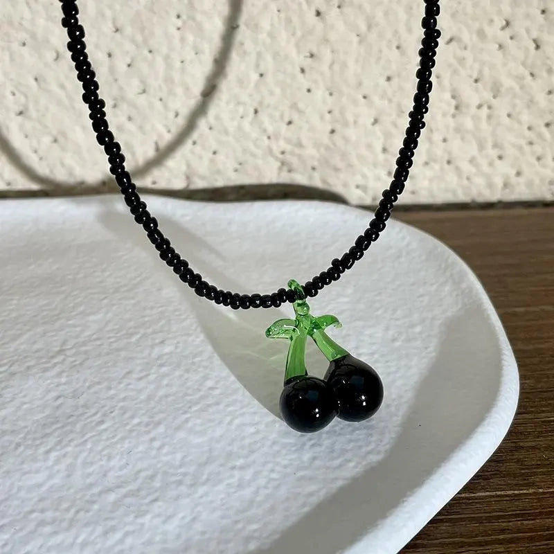 Collana fatta a mano con perline nere: ciondolo a forma di ciliegia, idea regalo