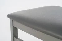 E-STYLO Sedia in legno laccato grigio scuro con seduta rivestita in similpelle, imbottita, 44cm X 45cm H. 82cm.