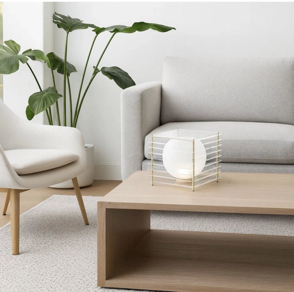 Lampada da tavolo di design con sfera opalina e struttura trasparente oro stile moderno contemporaneo, attacco G9 per casa e locali di interni