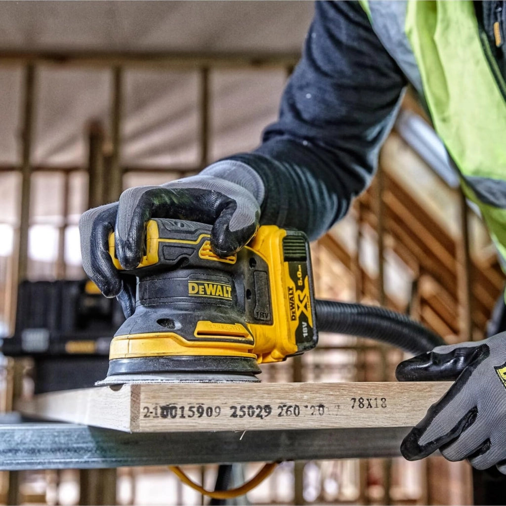 DEWALT Levigatrice Rotorbitale Brushless 18V XR, Platina 125mm, Regolazione Velocità, Impugnatura Ergonomica, Hook & Loop, Basse Vibrazioni, Interruttore Sigillato, Solo Corpo – DCW210NT-XJ