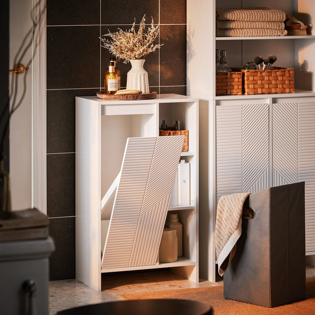 Mobile lavanderia con sacchi portabiancheria pieghevoli Mobiletto Basso da Bagno con Cesto per Biancheria e 3 Ripiani Aperti Bianco 50x30x86 cm BZR156-W