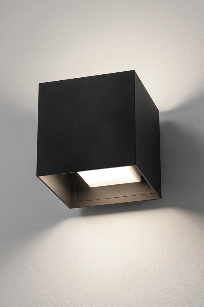 KADO Applique da parete per esterni biemissione colore Antracite, attacco E27, grado di protezione IP65, design moderno in alluminio - Rossini Group