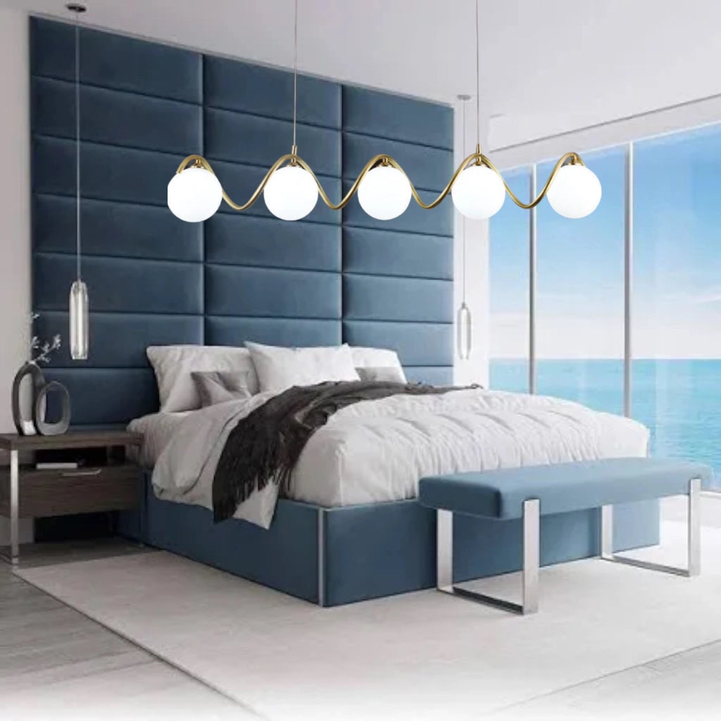 Lampadario a sospensione moderno da soffitto bronzo con 5 sfere in vetro bianco e attacco per lampadine G9
