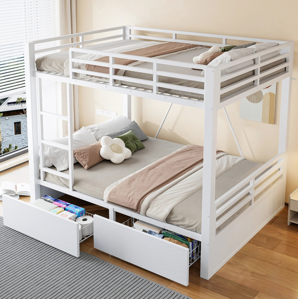 Letto a castello 140x200 cm con cassetti e scala in metallo e legno bianco