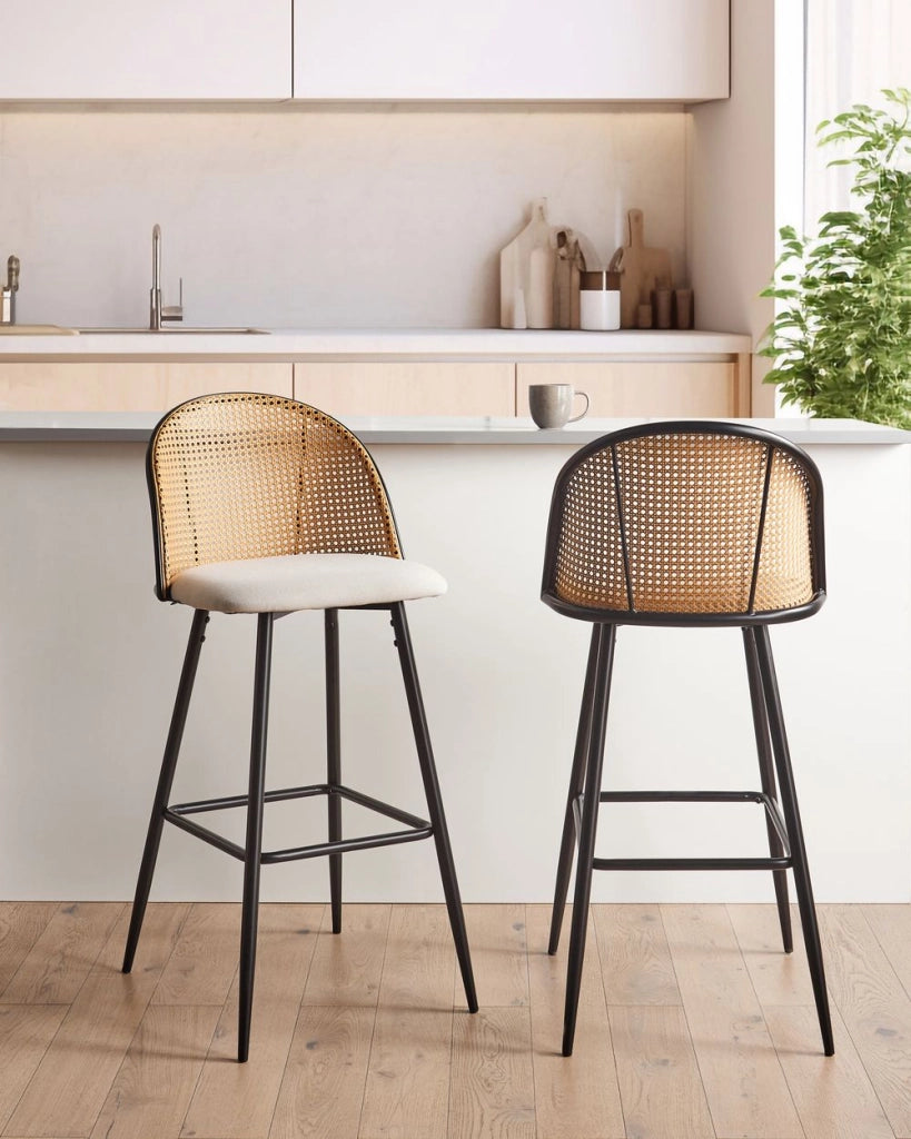 Set di 2 sgabelli da bar in metallo nero effetto legno con intreccio viennese stile retrò soggiorno