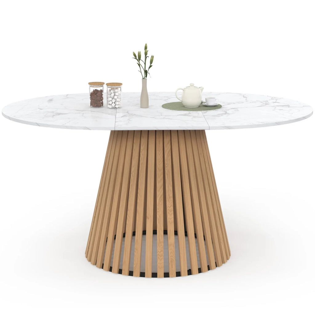 IDMarket - Tavolo da pranzo rotondo allungabile CARMEN per 4-8 persone con gambe a doghe in legno e piano in marmo bianco ALASKA 110 - 150