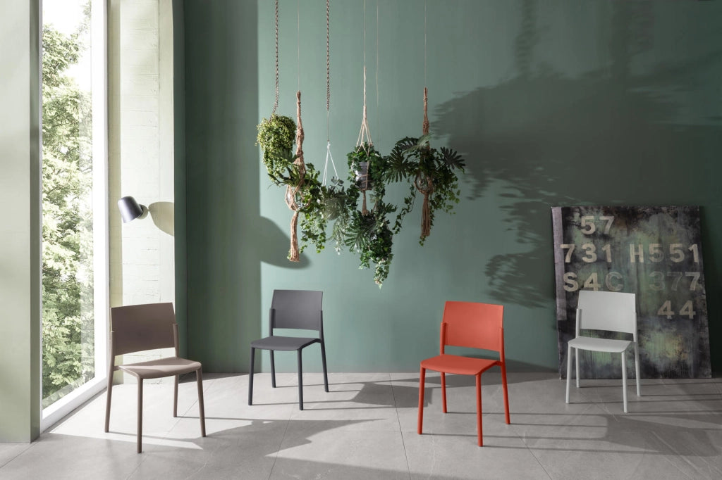 Sedia Venus in Polipropilene Grigio Chiaro, Design Moderno e Minimalista, Impilabile, Struttura Robusta per Interni - Om/405/GC