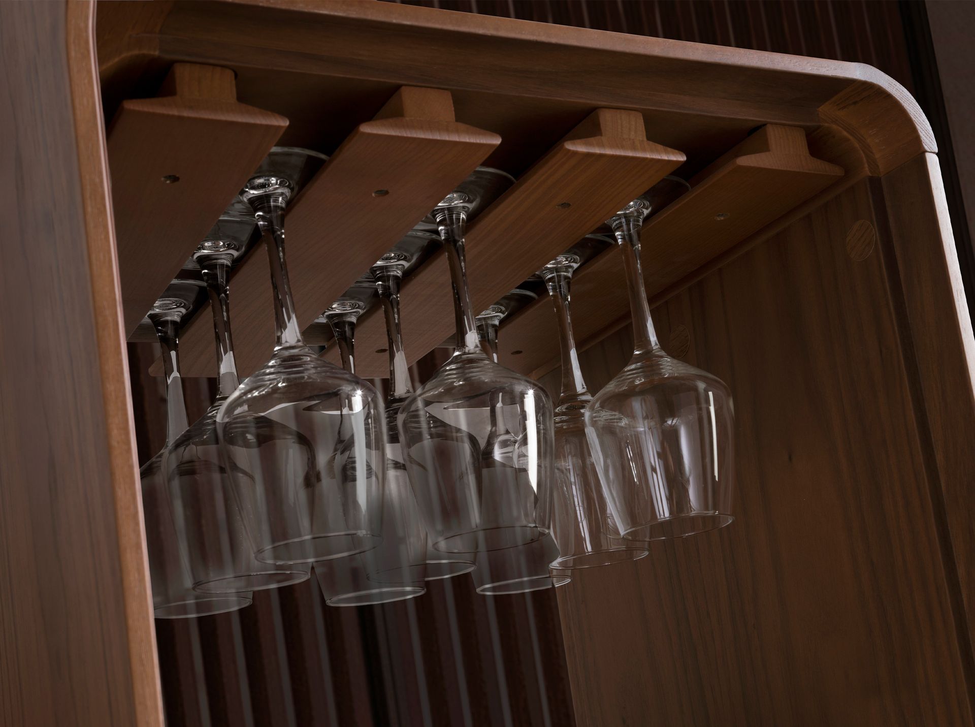 Mobile bar girevole in noce