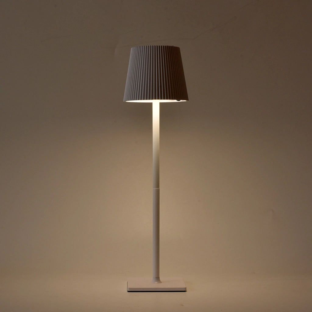 LAMPADA LED BIANCA RICARICABILE DA TAVOLO CON PARALUME PLISSETTATO ALIMENTAZIONE SOLARE E USB - 3 TEMPERATURE COLORE E DESIGN ELEGANTE PER RISTORANTI BAR E HOTEL