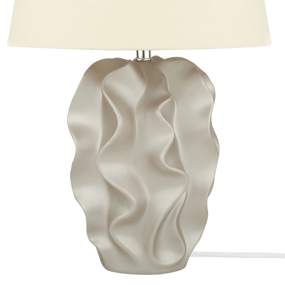 Lampada da comodino con paralume color crema con base dorata