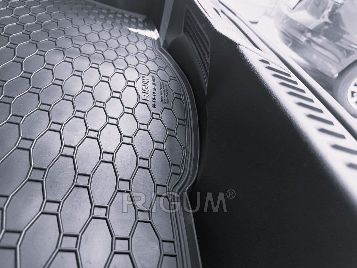 63B-408225 - Tappeto gomma baule - Ford Focus IV 5 Porte Berlina dal 2018-, Baule dotato di ruotino di scorta o kit ripa