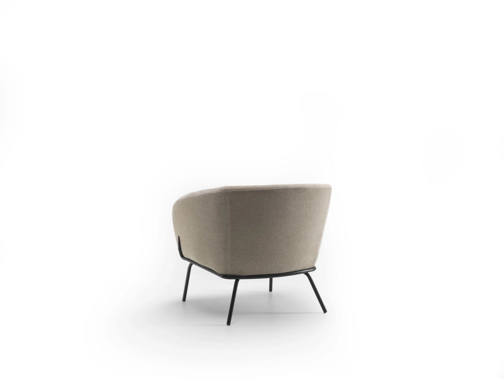 Poltrona Sherry Design Moderno Seduta in Velluto Beige e Gambe in Metallo Verniciato, Dimensioni 74x75x69 cm per Living Contemporaneo