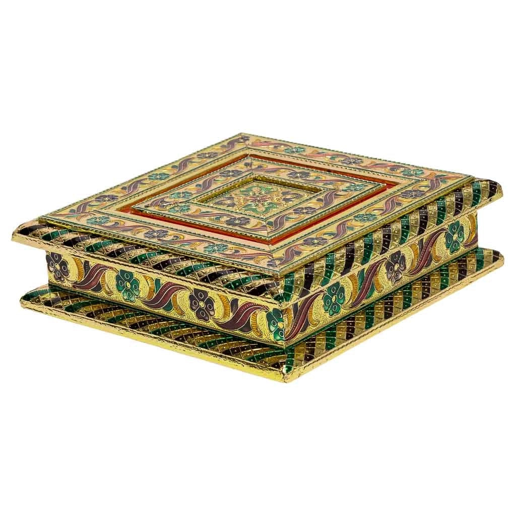 Portagioie in metallo dorato sbalzato 20x20x6h