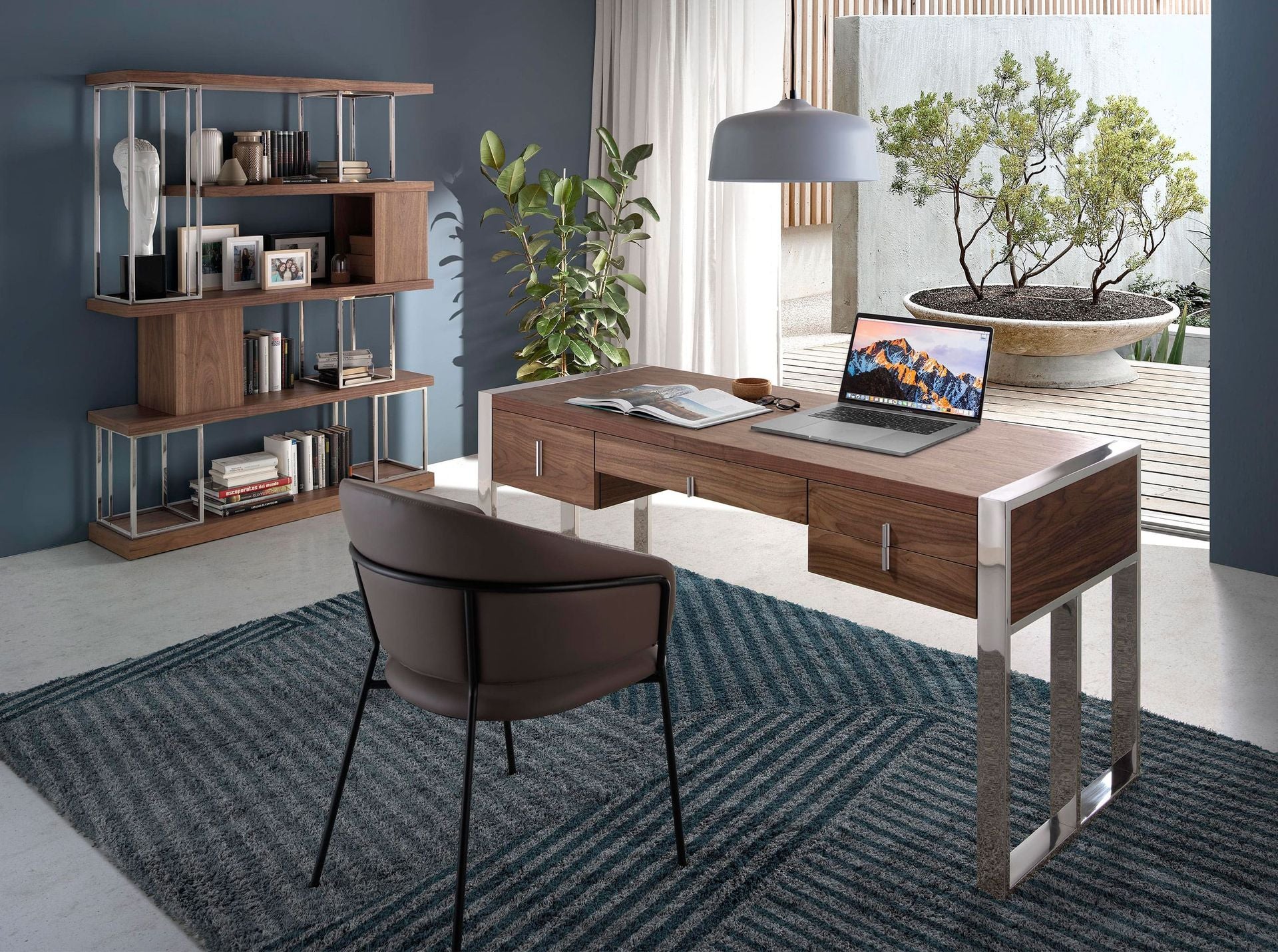 Scrivania in noce e acciaio cromato