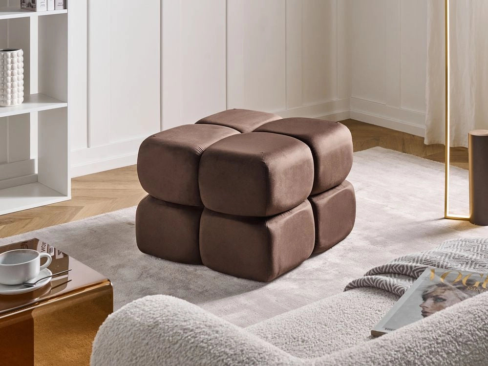 Pouf quadrato in tessuto vellutato marrone scuro elemento d'arredo moderno per salotto o camera da letto