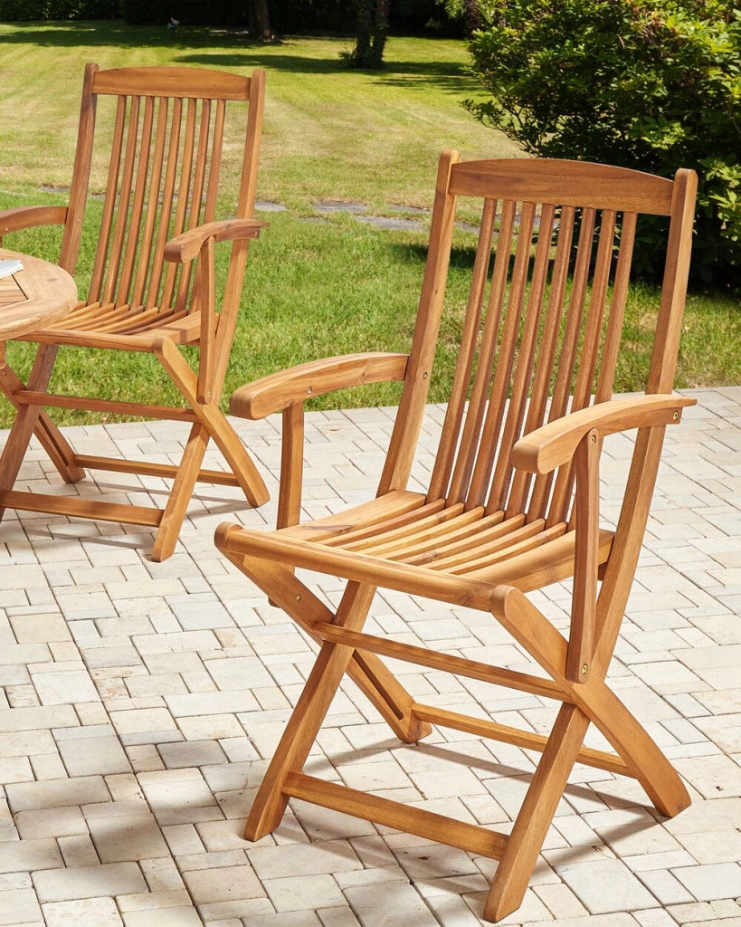 Set di 2 sedie da pranzo da giardino in marrone chiaro con struttura in legno di acacia pieghevole dal design rustico