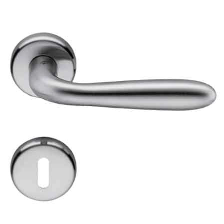 MANIGLIA 'GOCCIA' CON ROSETTA E BOCCHETTA Cromo satinato