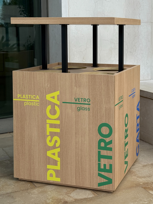 Porta Rifiuti per Raccolta Differenziata in Legno – Mobile con Svuota Vassoi – 4 Scomparti con Cestini in Acciaio Inox Estraibili – 70x70x110 cm