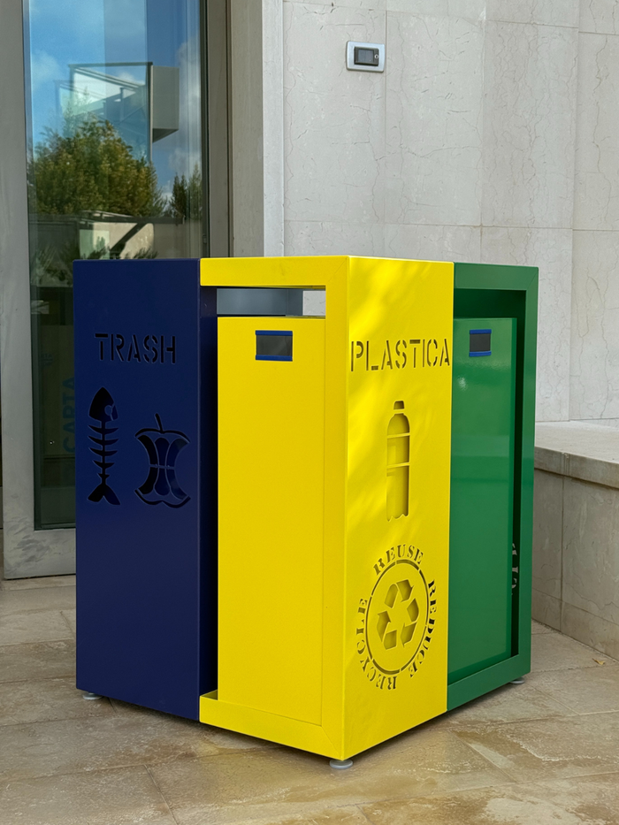 Porta Rifiuti Raccolta Differenziata in Acciaio – Made in Italy – 4 Scomparti con Cestini Estraibili – Plastica, Carta, Vetro e Indifferenziata – 70x70x92 cm