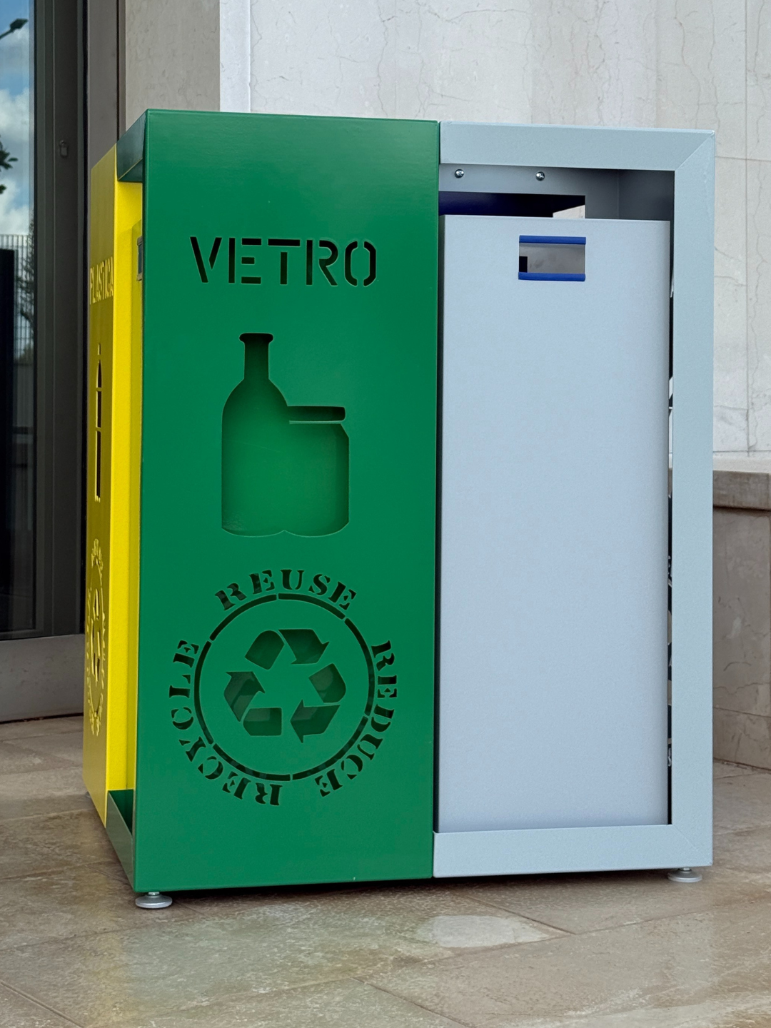 Porta Rifiuti Raccolta Differenziata in Acciaio – Made in Italy – 4 Scomparti con Cestini Estraibili – Plastica, Carta, Vetro e Indifferenziata – 70x70x92 cm